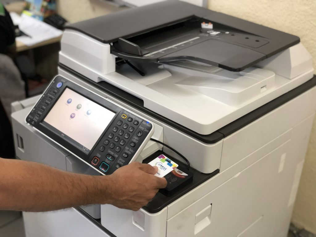 Gestão de impressão: empresas podem reduzir em até 40% os custos com cópias