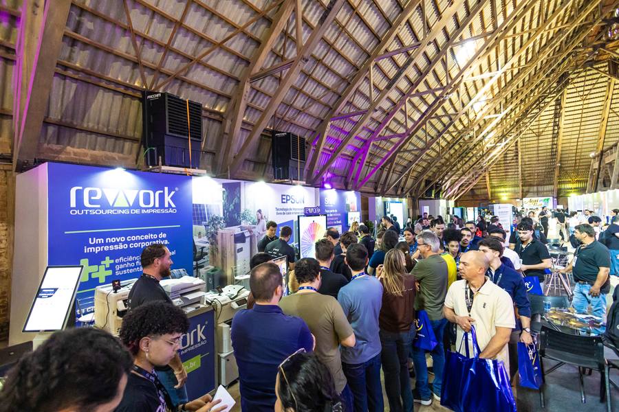Público conferindo as soluções da Rework