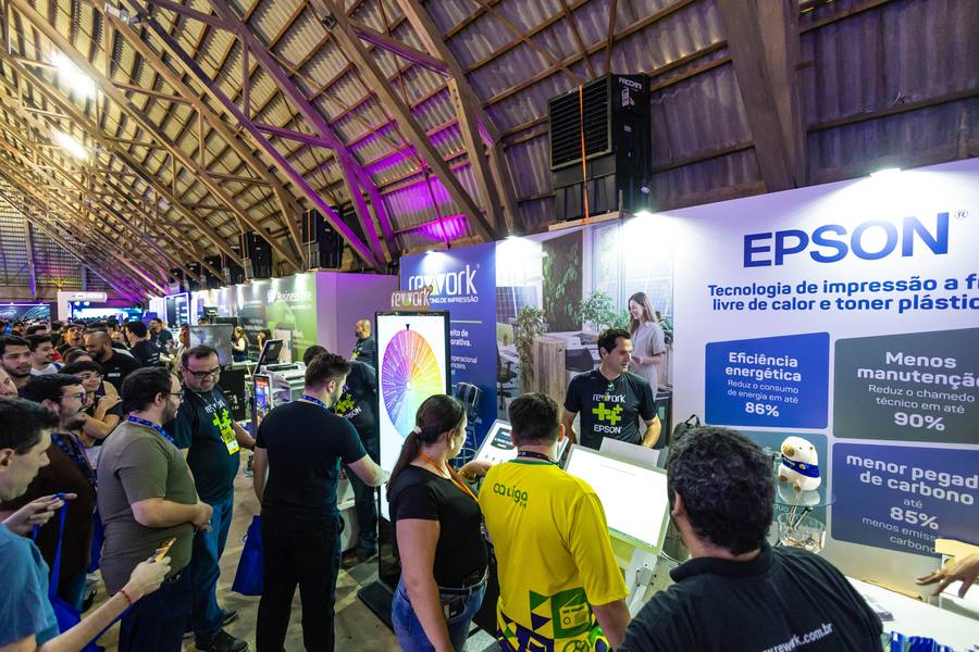 Painel Epson no estande da Rework