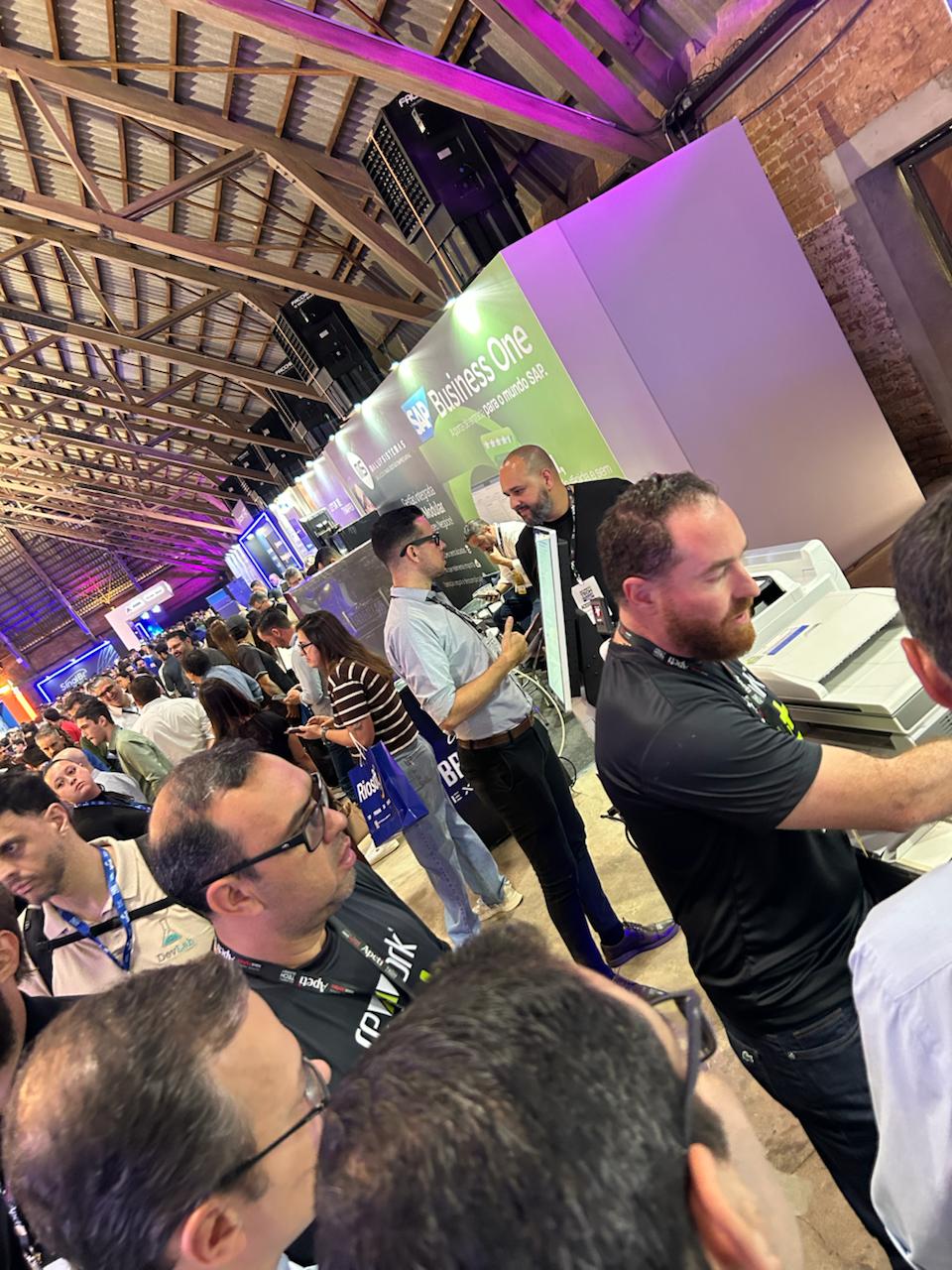 Movimento no corredor do Tech Summit