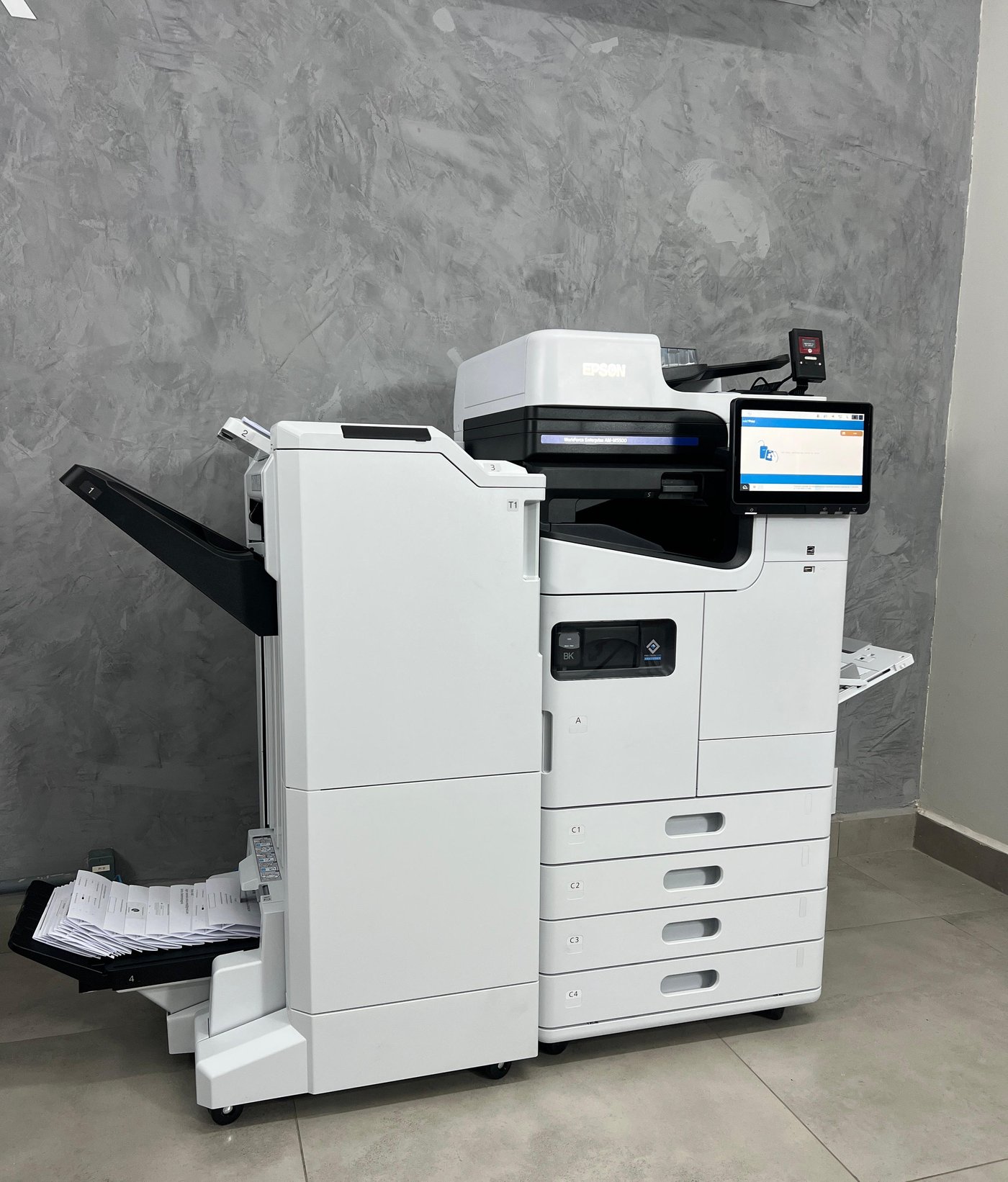 Máquina completa com módulo de acabamento